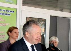 З вітальним словом від ректорату до випускників звернувся проректор з науково-педагогічної роботи із структурними підрозділами, д. с-г. н., професор Володимир Заморський